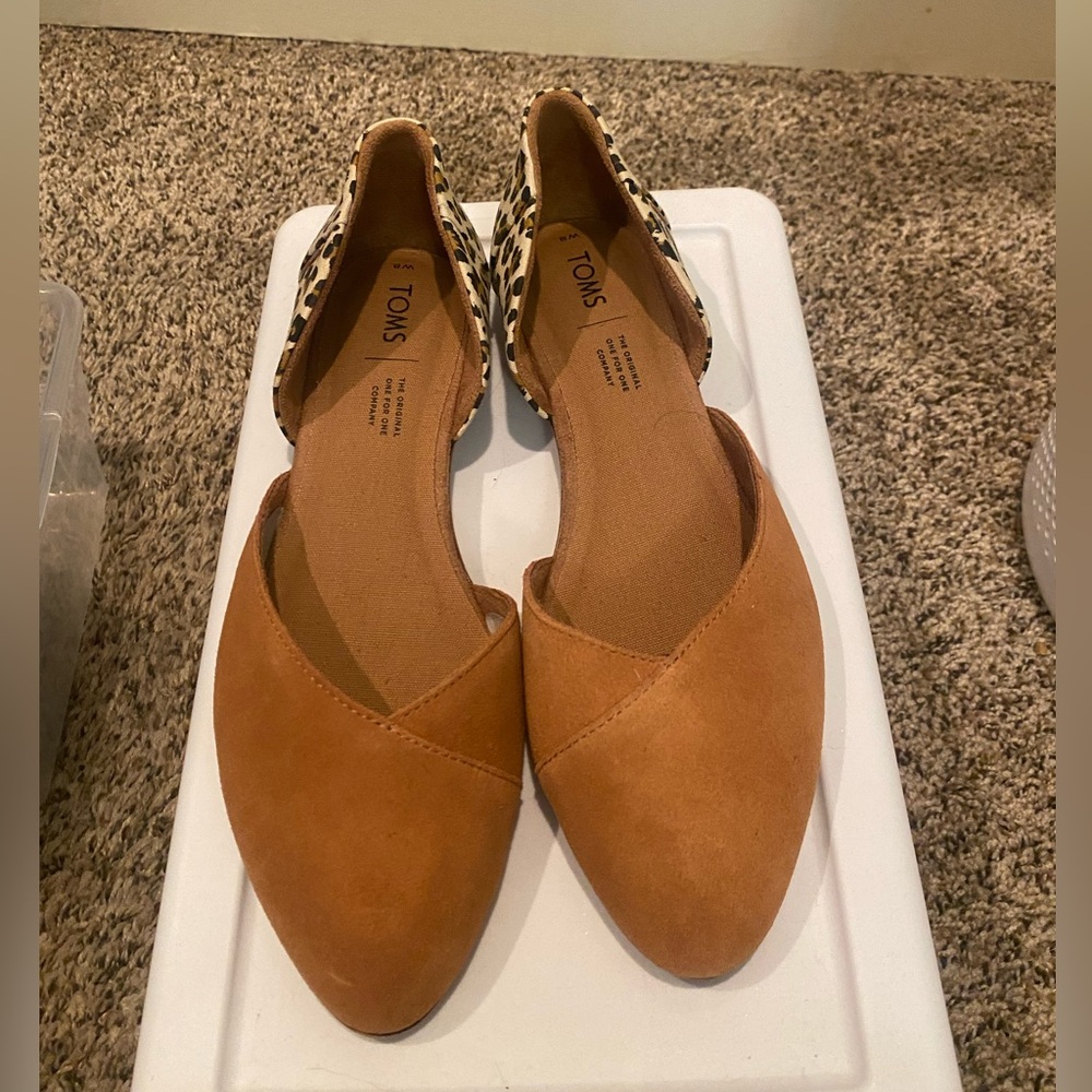 Toms Tan and Brown Flats Versatile Loafers